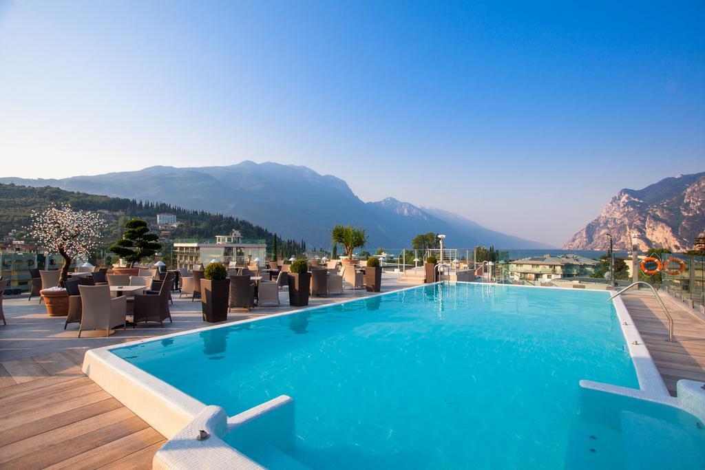 Kristal Palace - Tonelli - Adult Friendly