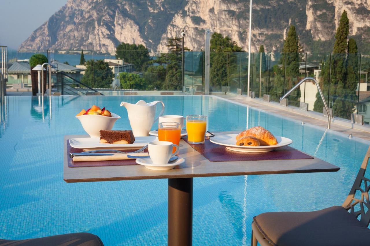 Kristal Palace - Tonelli - Adult Friendly